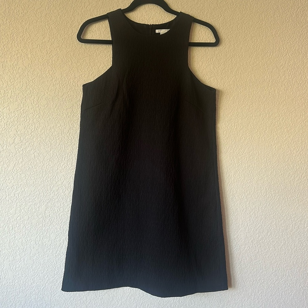 Black sleeveless dress